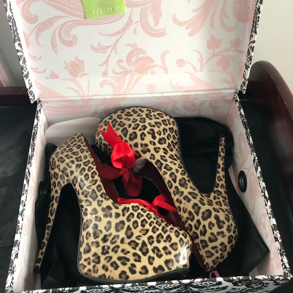 Leopard Print Stilettos - Picture 5 of 6